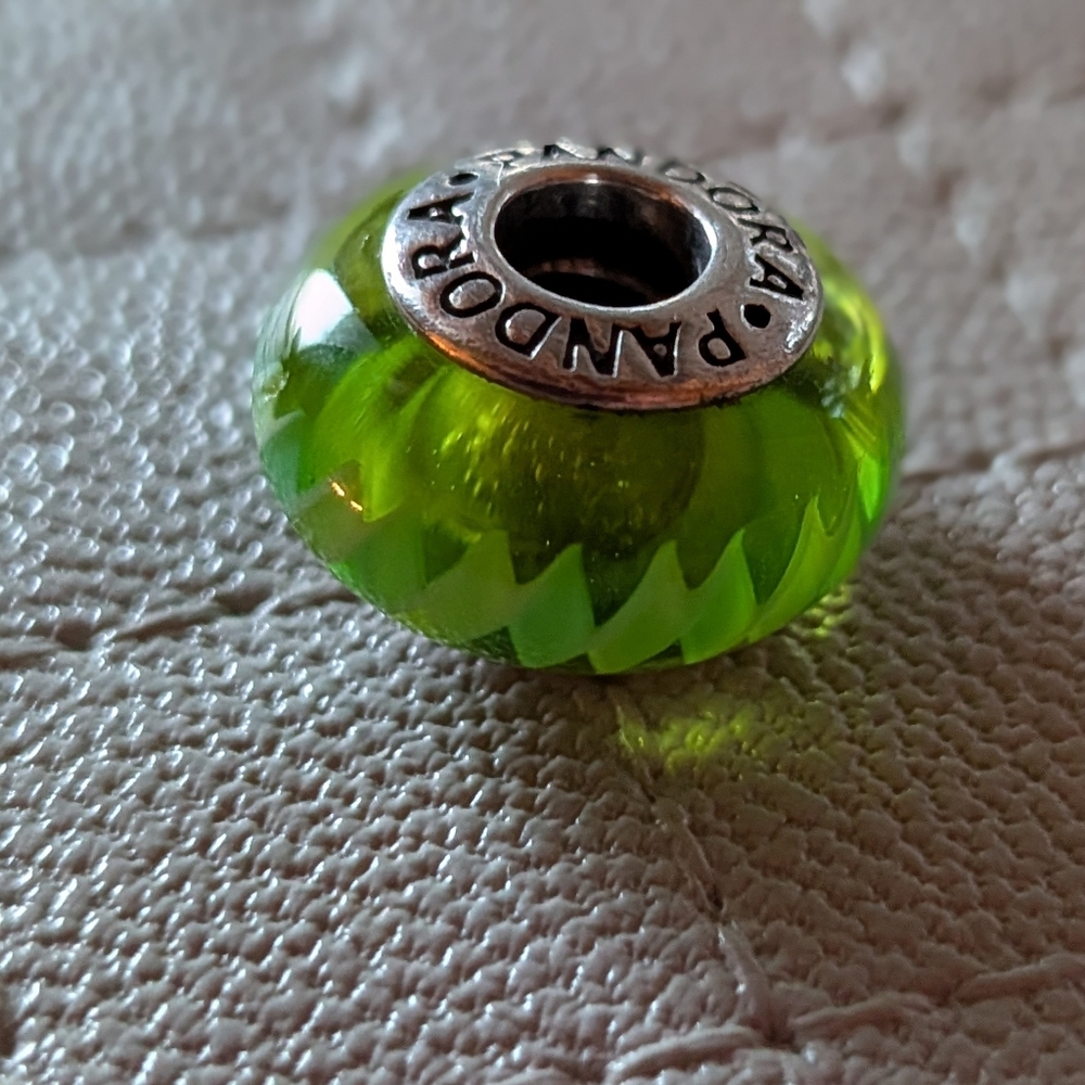 Authentic Pandora Lime Green Glass with Zigzag 925 ALE LIKE-NEW